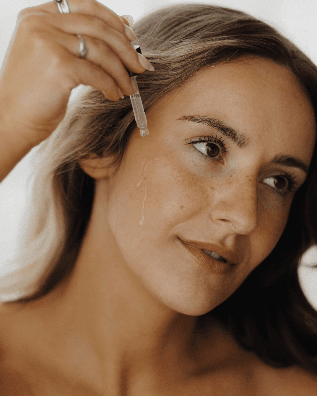 Vitré (Self-Tanning Serum) – Product Image 2 | The Glow Atelier