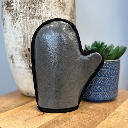 Double-Sided Velvet Tanning Mitt — Flawless Application Every Time – Product Image 2 | The Glow Atelier